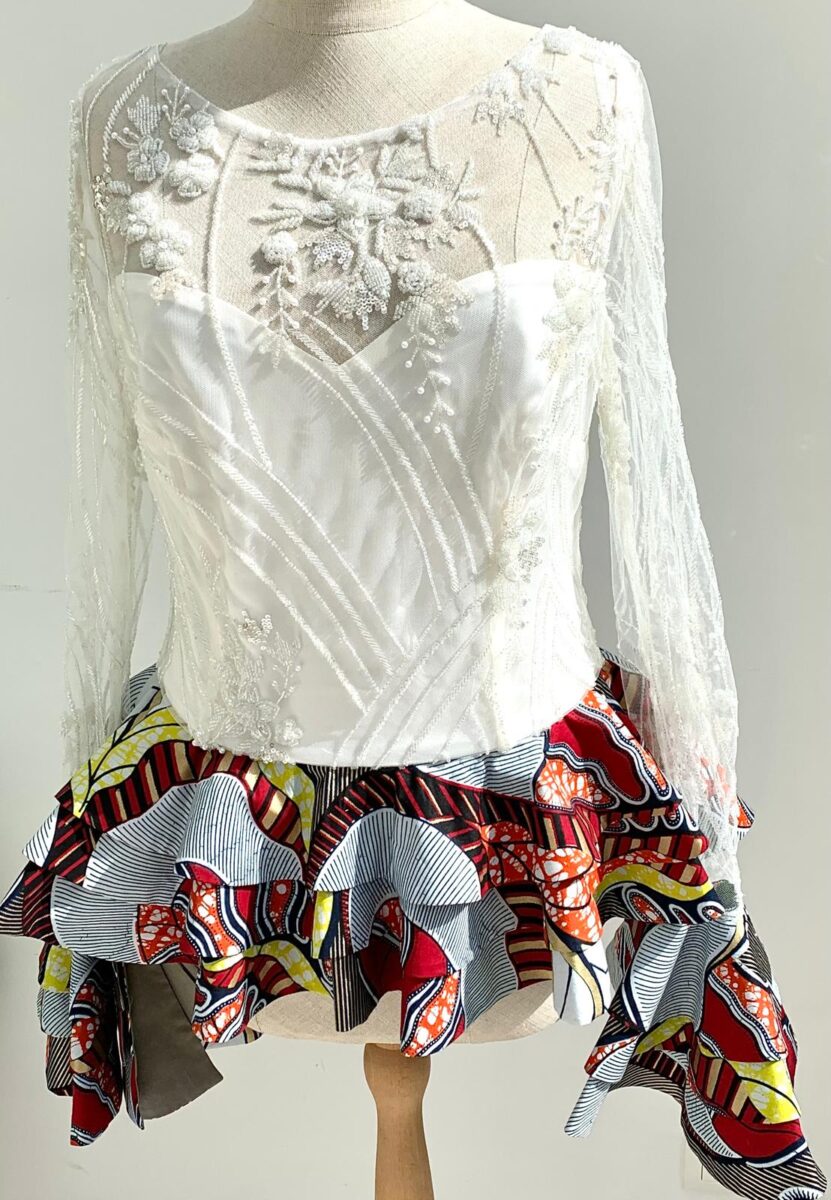 Fusion top avec mariage parfait de dentelles et tissu ethnique